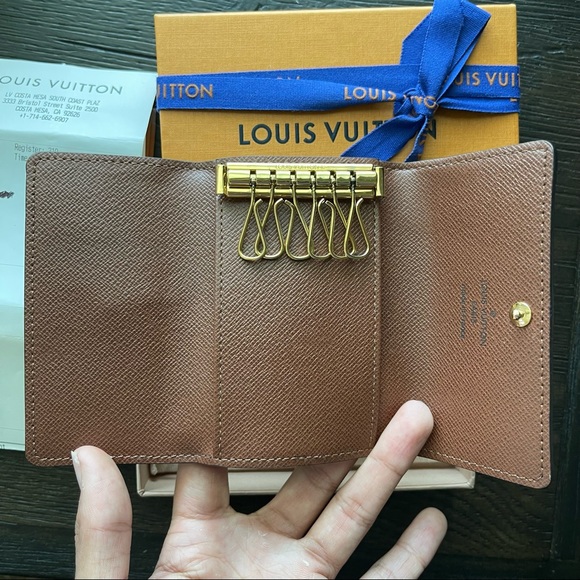 Louis Vuitton 6 key holder - Picture 8 of 10